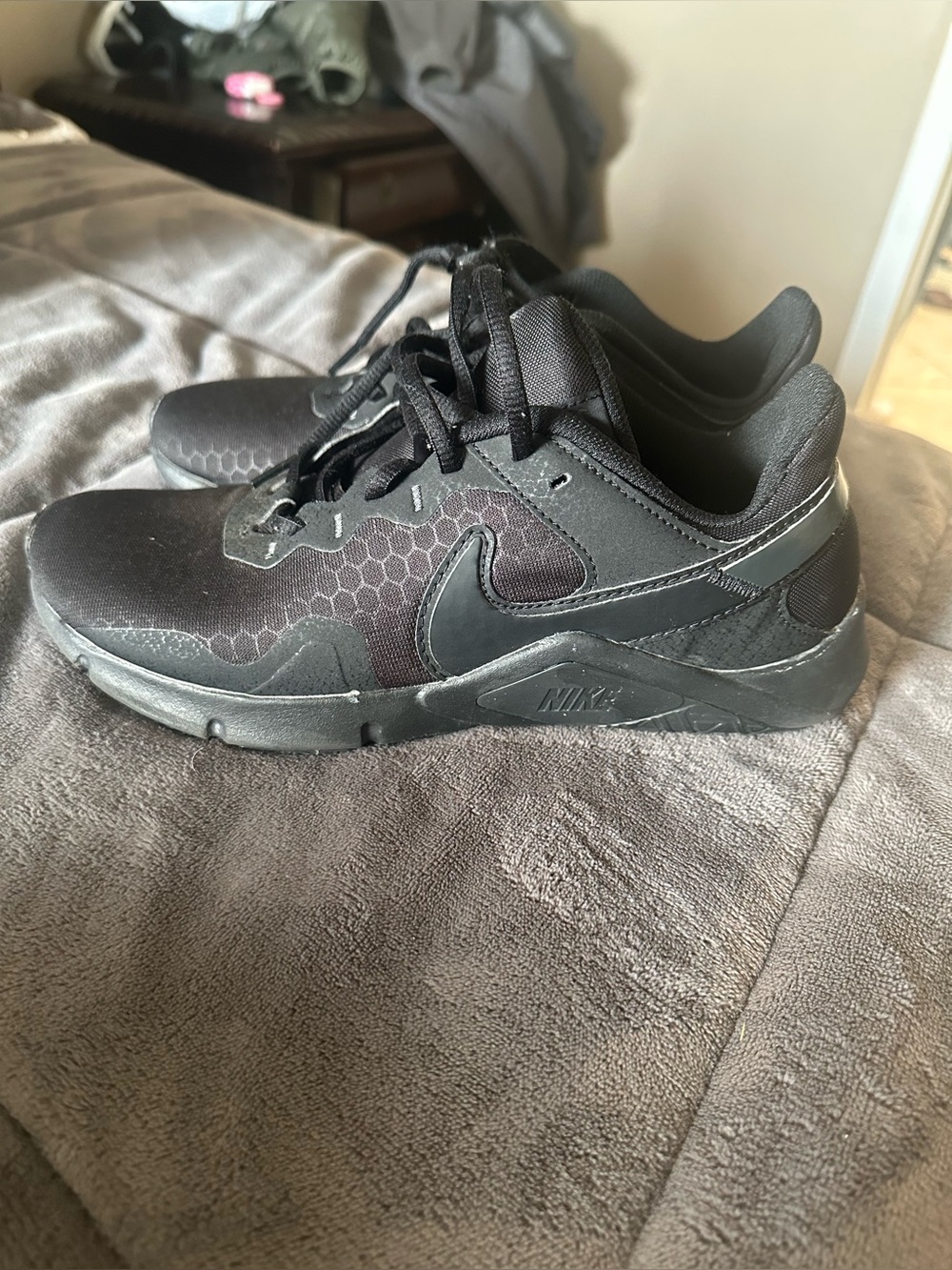Nike Black Low-Top Athletic Sneakers
